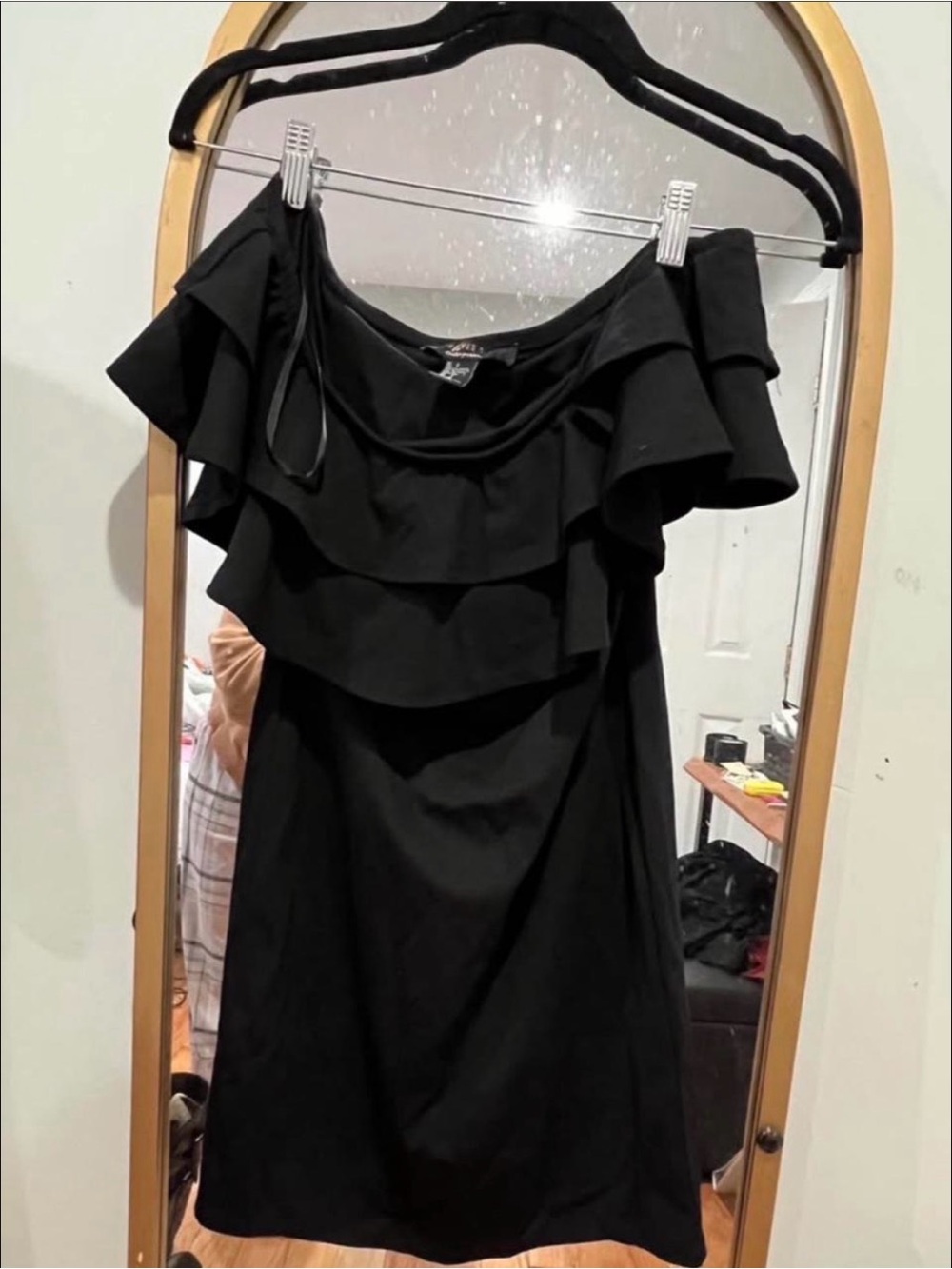NEW w/o Tag - Forever 21 Black One-Shoulder Ruffle Dress (small) OPEN TO TRADE!